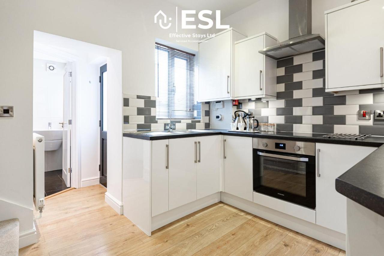 2 Bedroom Terrace Cottage, Parking, 5 Minutes Drive To Royal Shrewsbury Hospital מראה חיצוני תמונה
